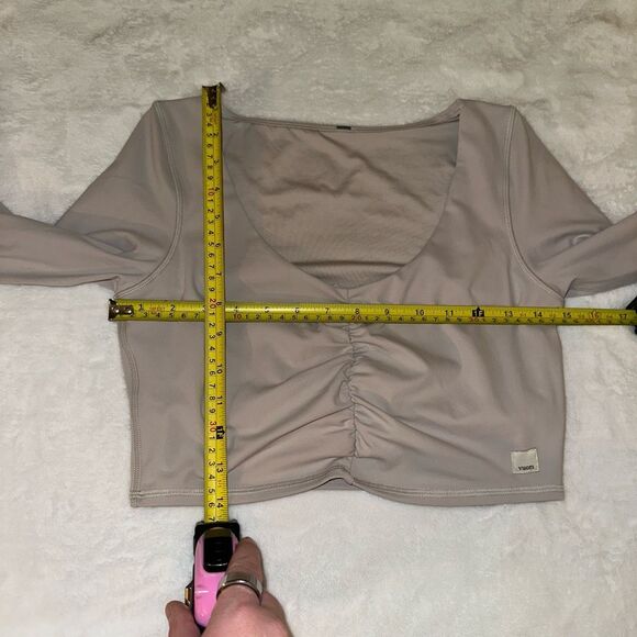 Vuori Medium Long Sleeve Ruched Bra Top Womens Light Tan EUC - Picture 9 of 10